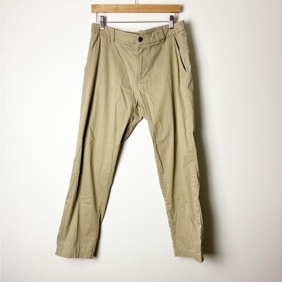LULULEMON • Men’s Commission Pant Classic in Artifact Size 32